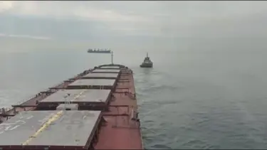 Ahırkapı'da karaya oturan yük gemisi kurtarıldı