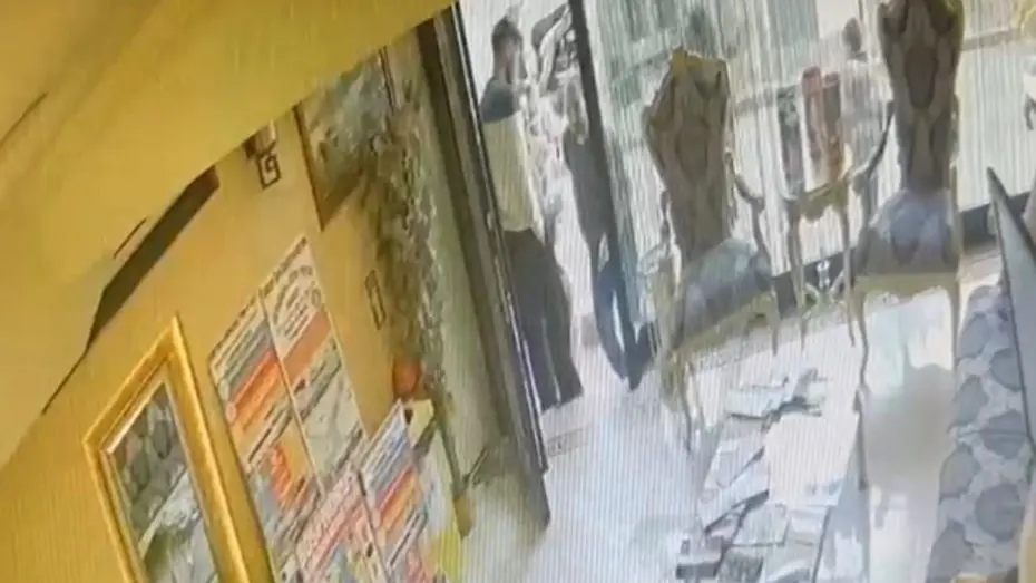 Böcek ailesinin ölümü: İlaçlama yapan kişi otele böyle girdi