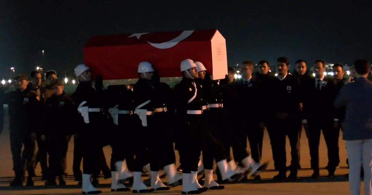 Düşen yangın uçağında şehit olan pilotun naaşı Türkiye'ye getirildi