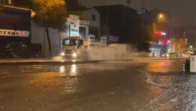 İstanbul'da sağanak yağış etkili oldu