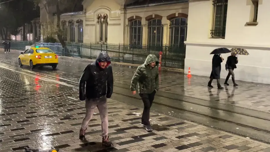 İstanbul'da sarı kodlu yağış başladı, 24 saat boyunca aralıksız sürecek