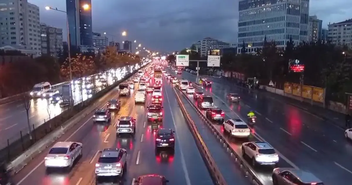 İstanbul'da yeni hafta yoğun trafikle başladı