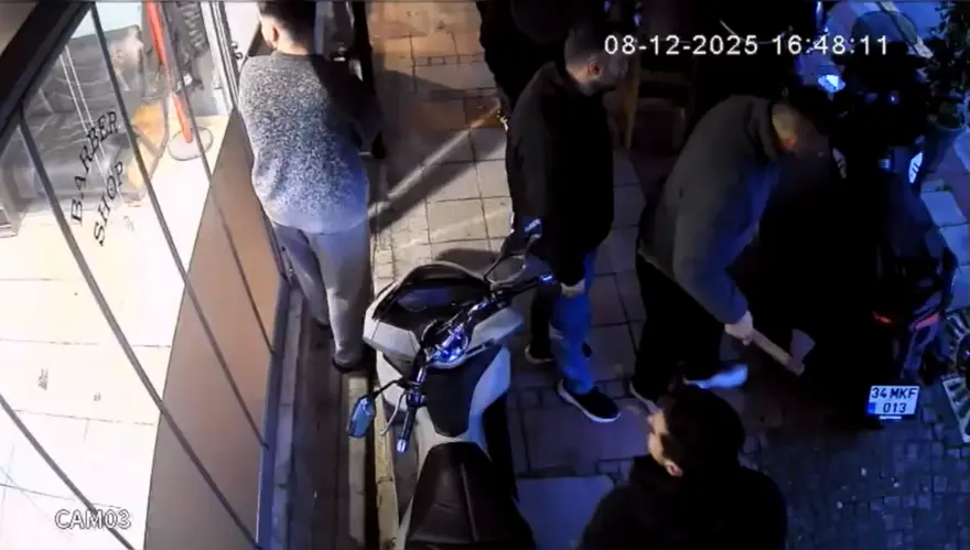 Borcunu ödemedi diye baltayla dükkanı bastı  3