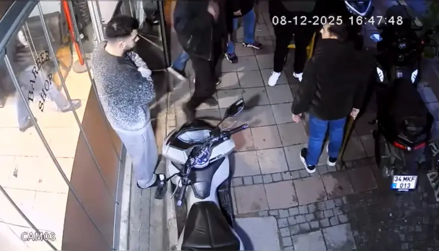 Borcunu ödemedi diye baltayla dükkanı bastı  1