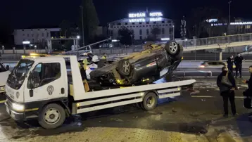 İstanbul'da 4 araç birbirine girdi, 3 yaralı
