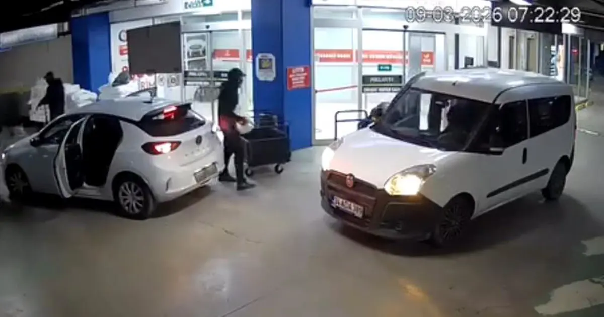 Altın merkezinde film gibi soygun kamerada. Uzun namlulu maskeli soyguncular 20 milyon lirayı çaldı