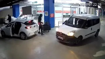 Altın merkezinde film gibi soygun kamerada. Uzun namlulu maskeli soyguncular 20 milyon lirayı çaldı