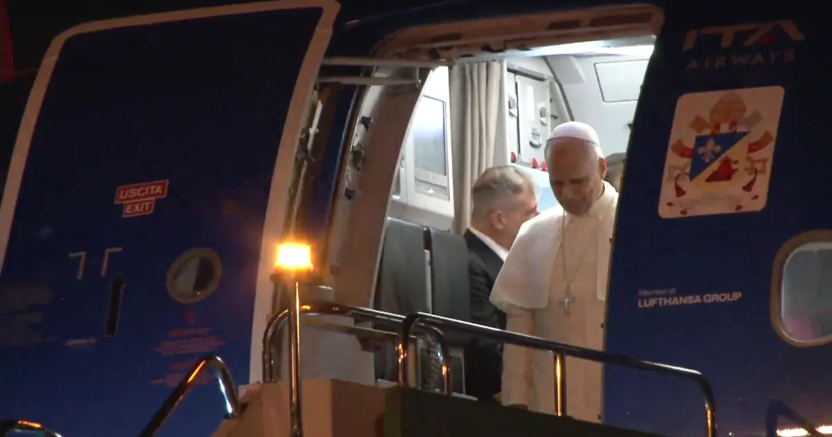 Papa'nın uçağına yazılım yüklemesi için İstanbul'a teknisyen getirildi