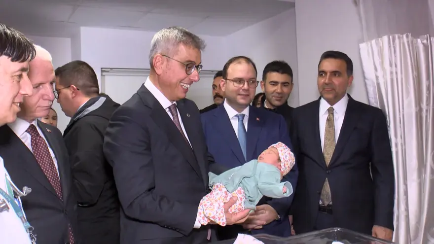 2026'nın ilk dakikalarında dünyaya "merhaba" dediler 1