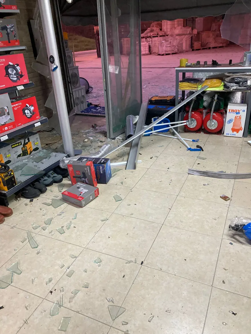 "Oğlunu gömeceğiz, seni havaya uçuracağız" diye tehditler savurdular. İş yerine patlayıcı attılar 4