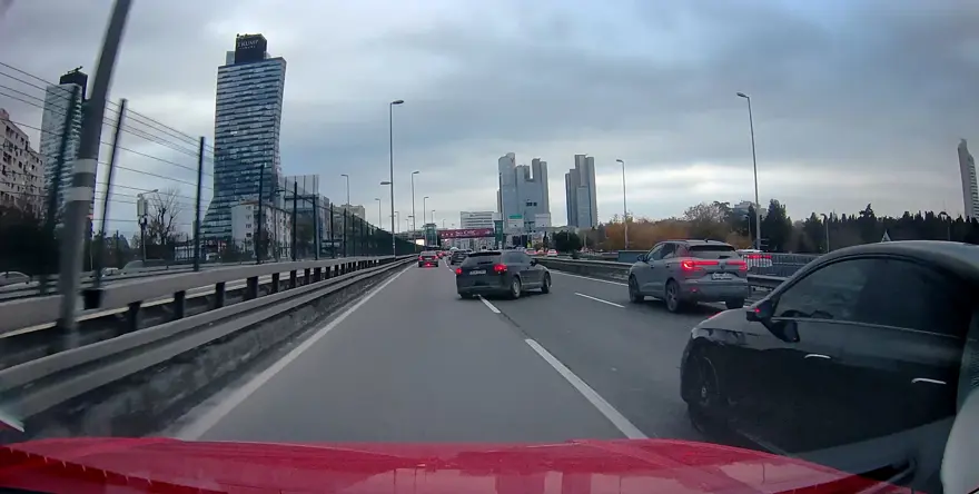 Makas atarken kontrolden çıktı, alev topuna döndü 1