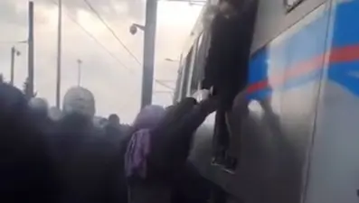 Topkapı'da tramvay raydan çıktı