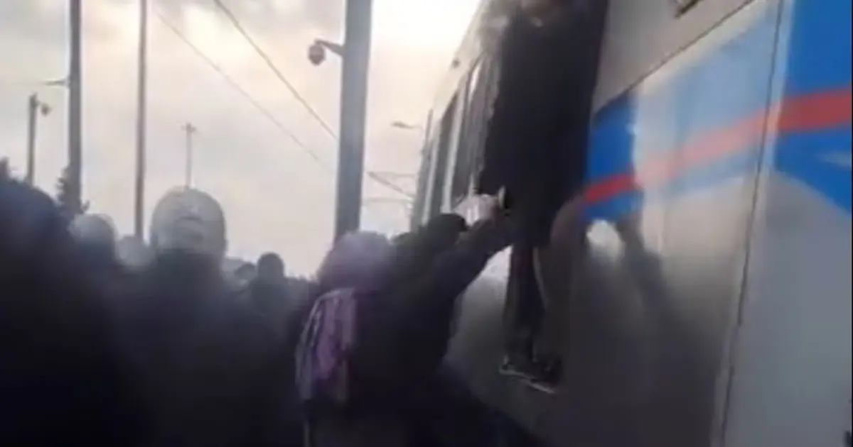 Topkapı'da tramvay raydan çıktı