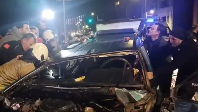 Hatalı sollama kazasında 3 kişi yaralandı