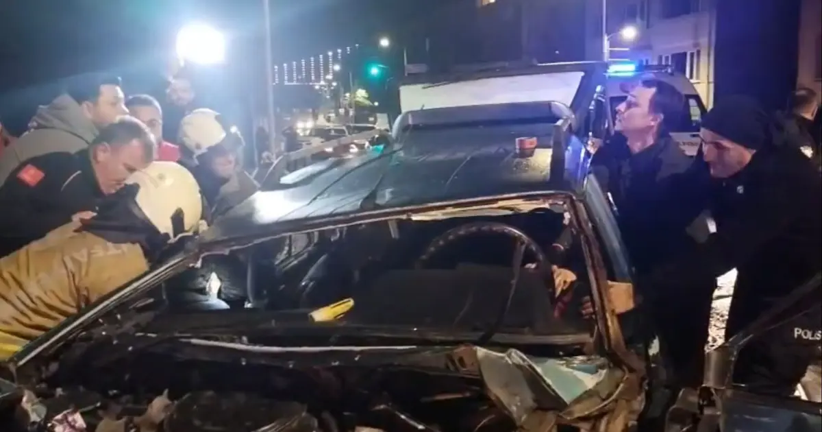 Hatalı sollama kazasında 3 kişi yaralandı