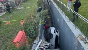 Otoparktan çıkmak isterken boşluğa düştü