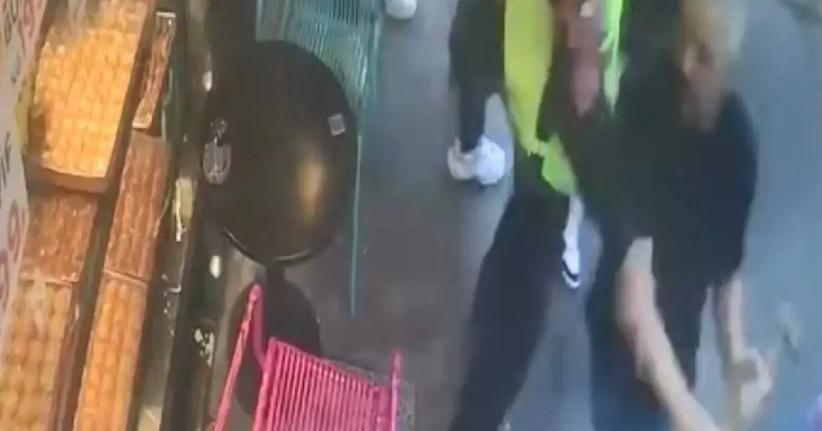 Temizlikten rahatsız oldu, çekiçle saldırdı