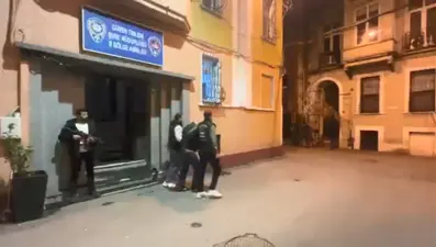 İstanbul' da yere düşen telefonu alıp kaçan şüpheli yakalandı