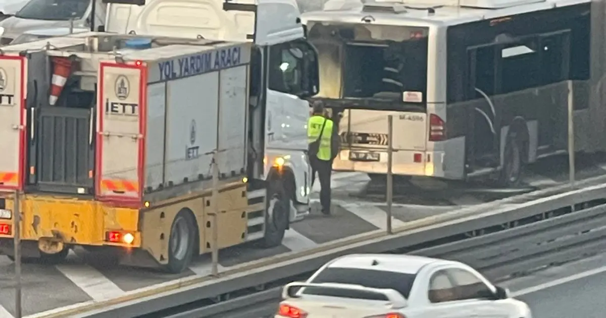Florya'da metrobüste yangın çıktı