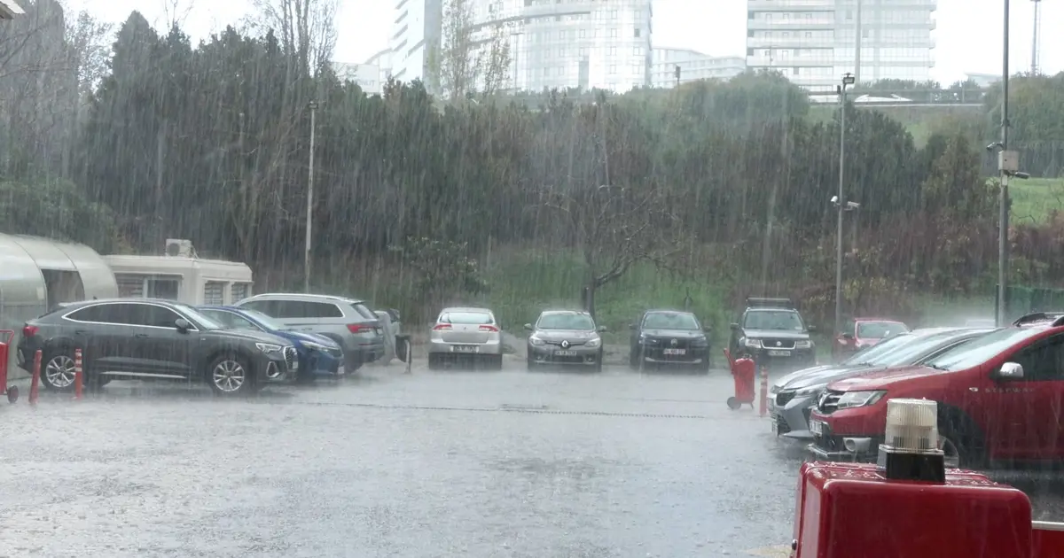 İstanbul'da aniden bastıran dolu sürprizi