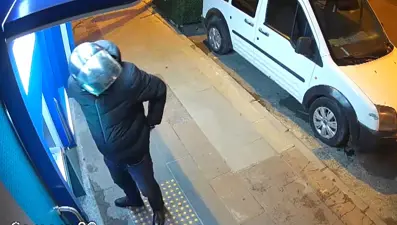 Bankamatik hırsızı tutuklandı... Kask takıp geldi, tornavidayla açtı