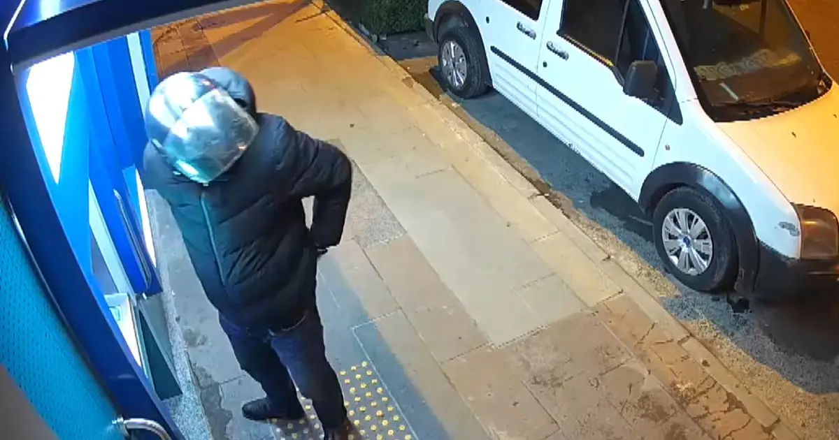 Bankamatik hırsızı tutuklandı... Kask takıp geldi, tornavidayla açtı