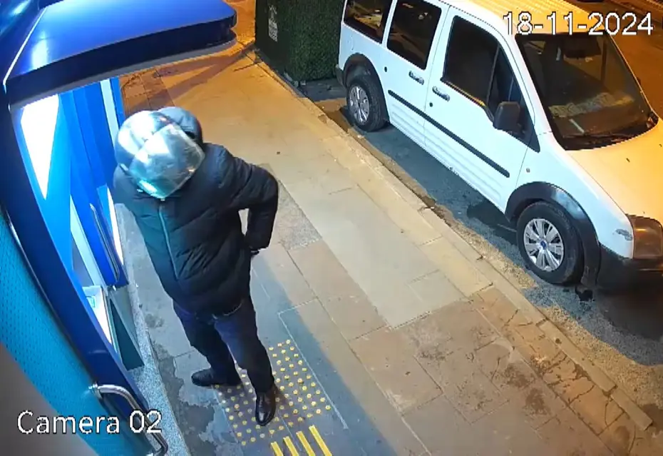 Bankamatik hırsızı tutuklandı... Kask takıp geldi, tornavidayla açtı