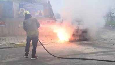 Yer altı kablolarında yangın: Araç küle döndü