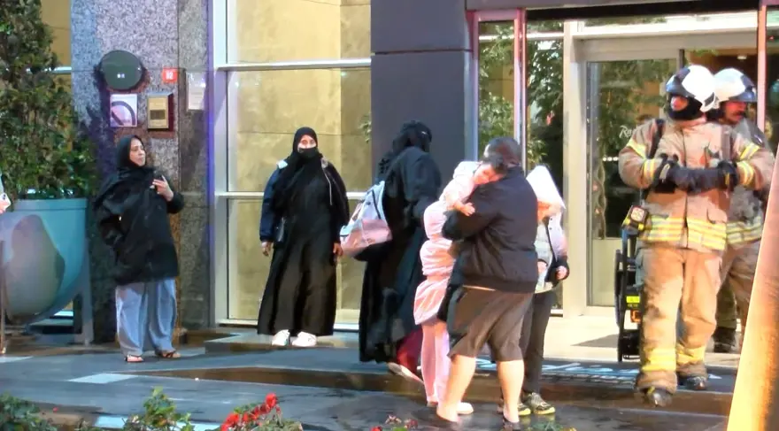 İstanbul'da 27 katlı otelde yangın: Müşteriler tahliye edildi 6