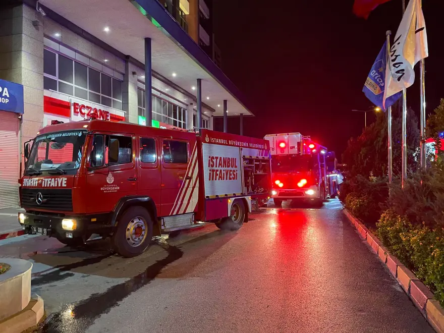İstanbul'da 27 katlı otelde yangın: Müşteriler tahliye edildi 
