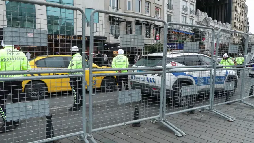 BEYOĞLU'NDA TRAFİĞE KAPATILAN YOLLAR 2
