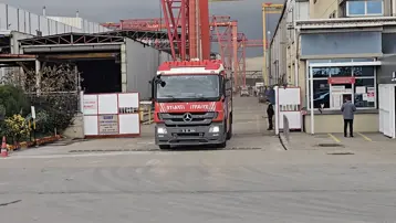 Tuzla'da tersanede iskele çöktü, iki işçi yaralandı