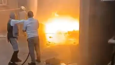 Ümraniye'de iş yeri deposunda yangın
