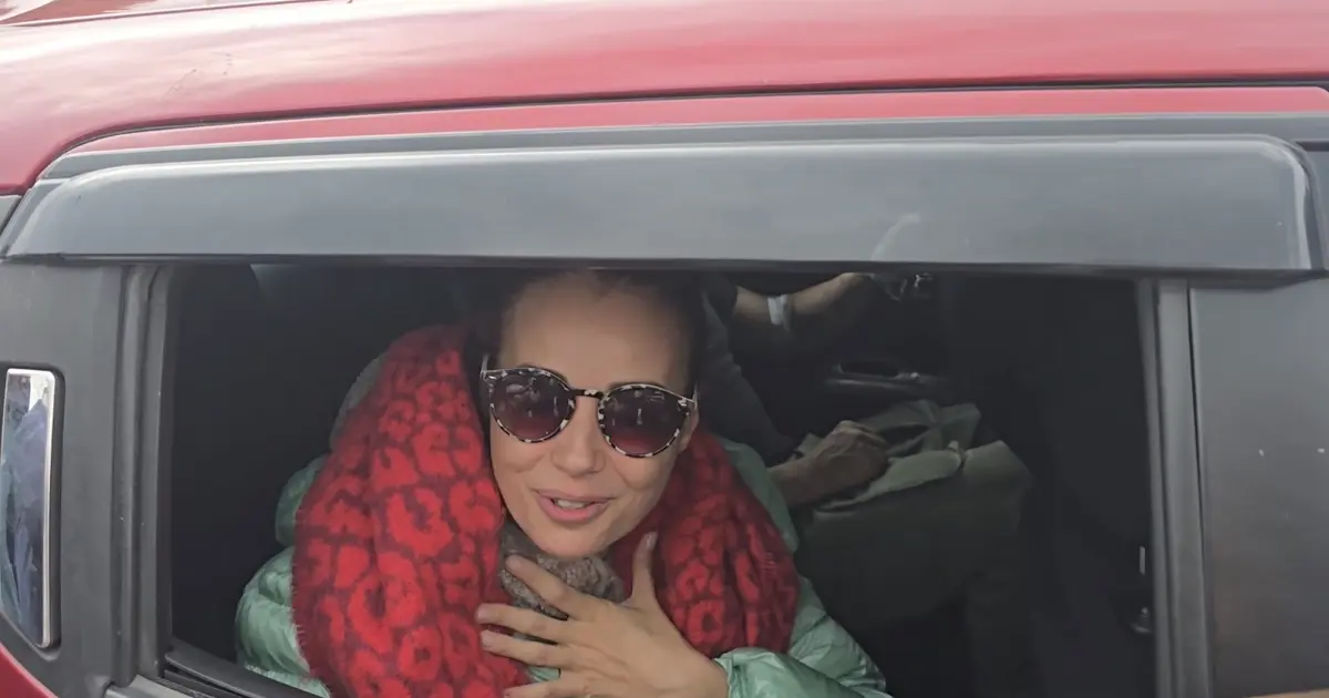 Oyuncu Özgü Namal trafik kazası geçirdi