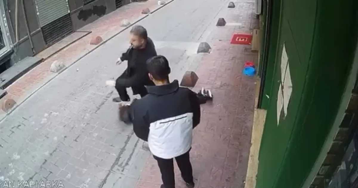 Ağzında sigarayla adam dövdü, dayak yiyen şikayetçi olmadı