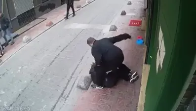 İstanbul'da güvenlik görevlisi, kendisine küfreden kişiyi önce darbetti sonra teslim oldu
