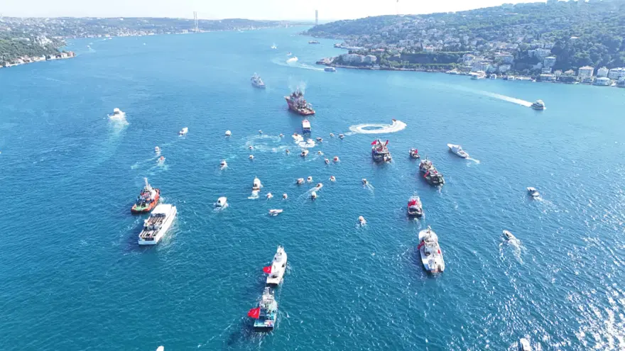 İstanbul Boğazı'nda 15 Temmuz şehitleri anısına 253 gemilik deniz korteji 1