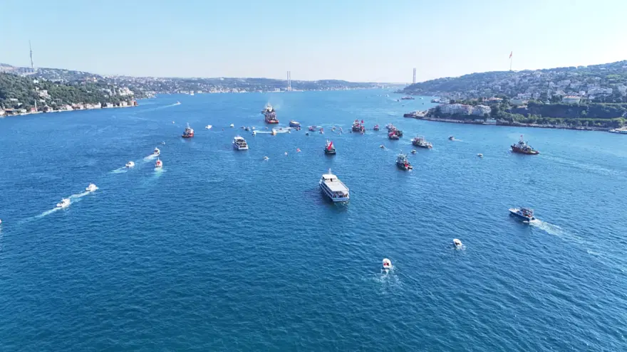 İstanbul Boğazı'nda 15 Temmuz şehitleri anısına 253 gemilik deniz korteji 3