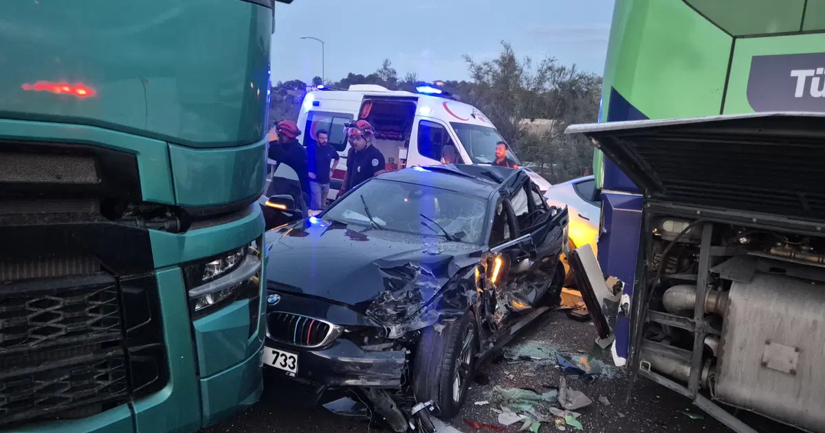 İstanbul-İzmir Otoyolu'nda zincirleme kazada 11 kişi yaralandı