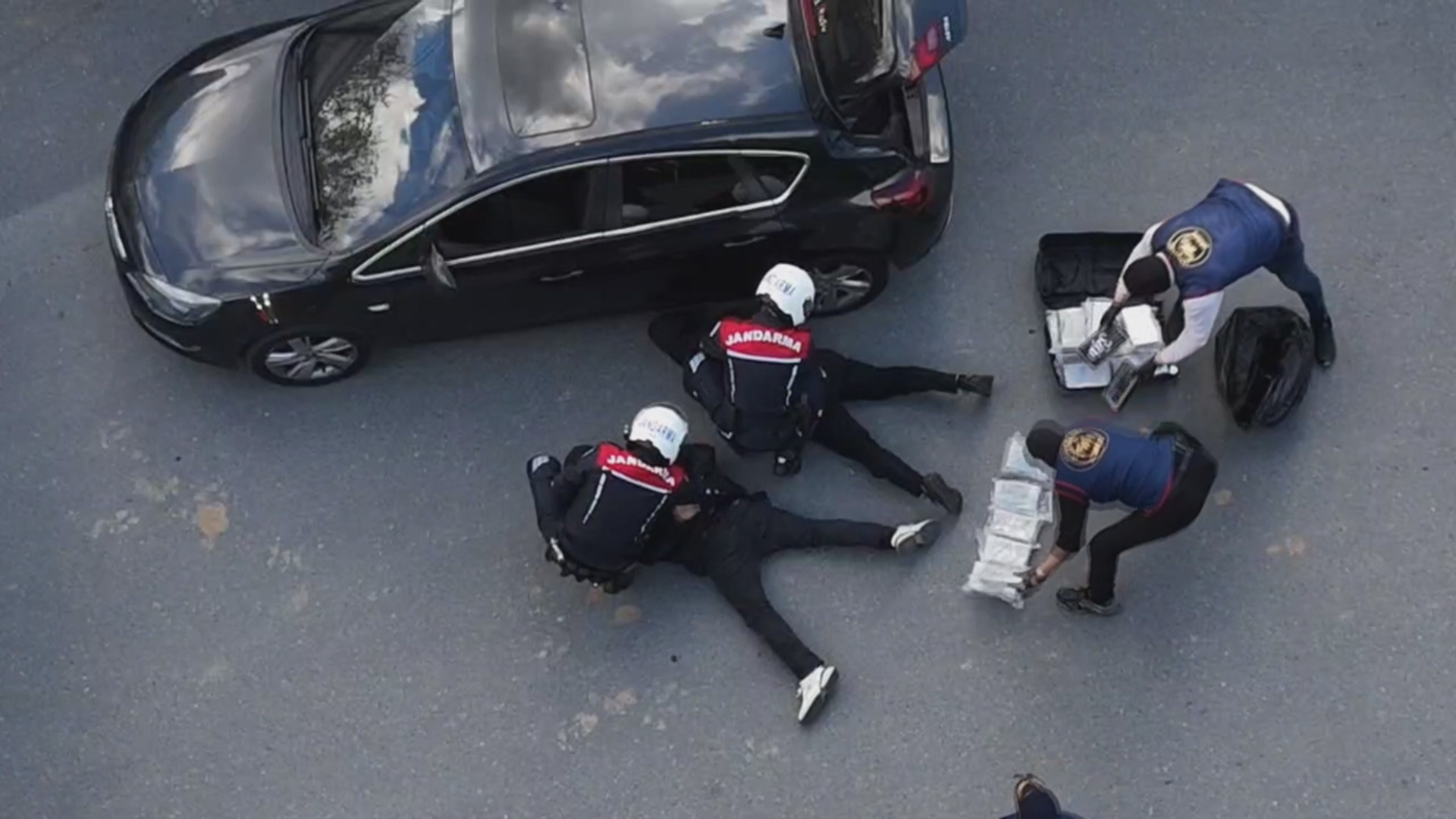 İstanbul'da düzenlenen operasyonda 51 kilo uyuşturucu ele geçirildi