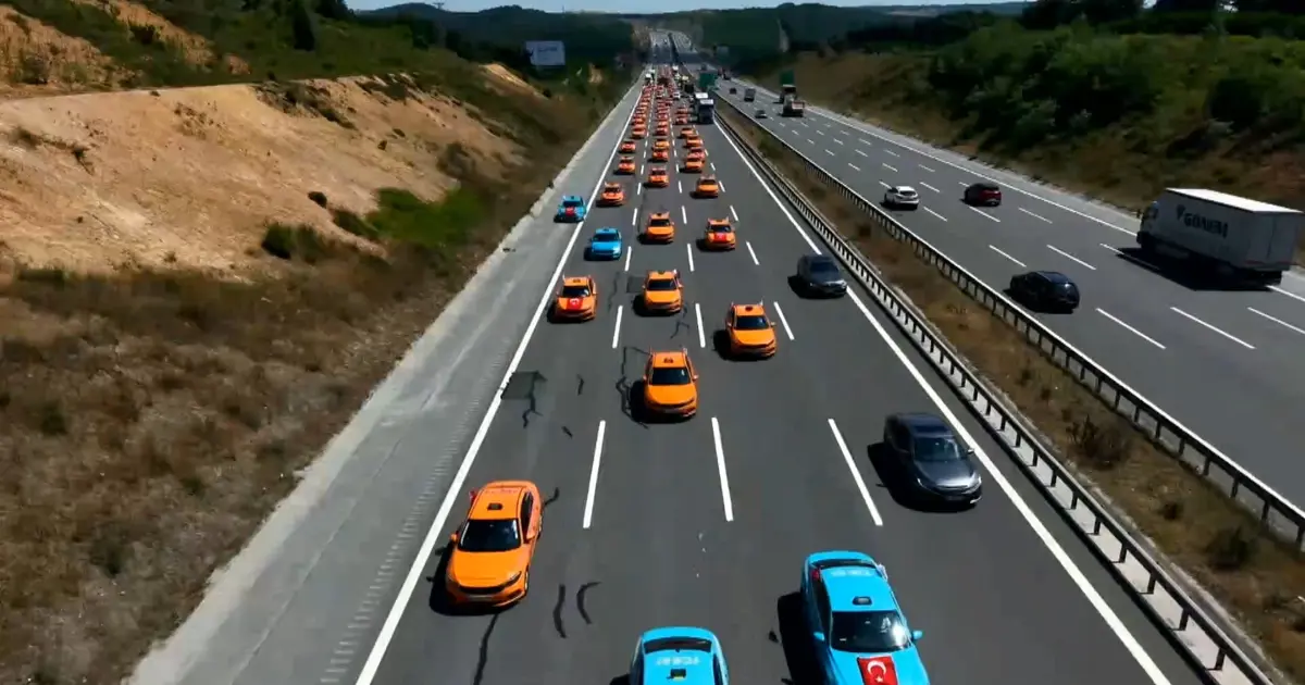 Taksicilerden 15 Temmuz konvoyu