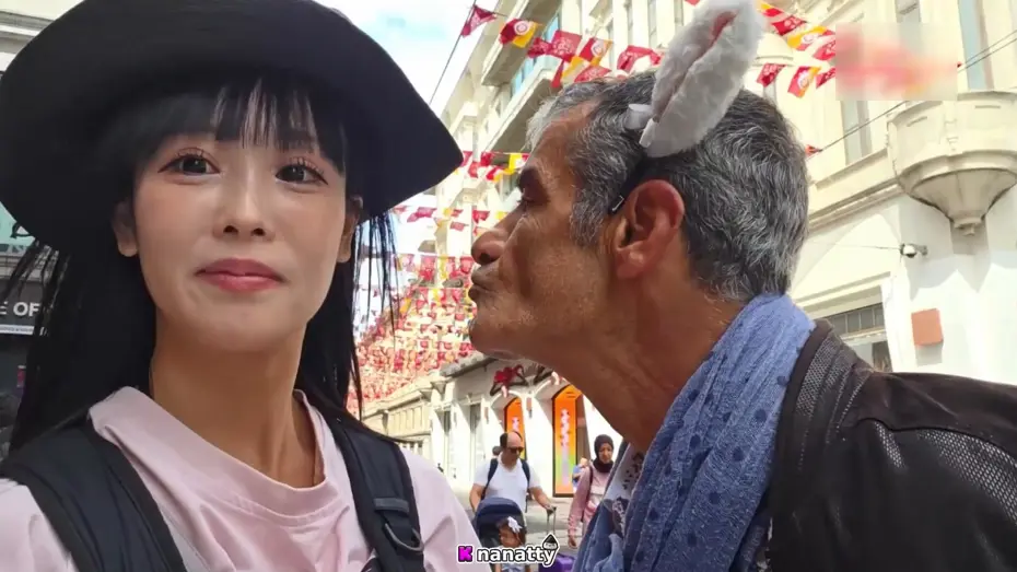 İstiklal Caddesi'ndeki taciz anbean yansıdı. Yaşlı adam Japon yayıncıyı taciz etti