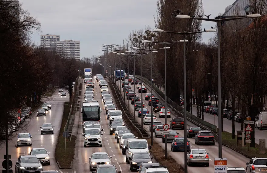 Fransa ve Almanya, 2035 otomotiv emisyon hedefinde yüzde 90'da uzlaştı