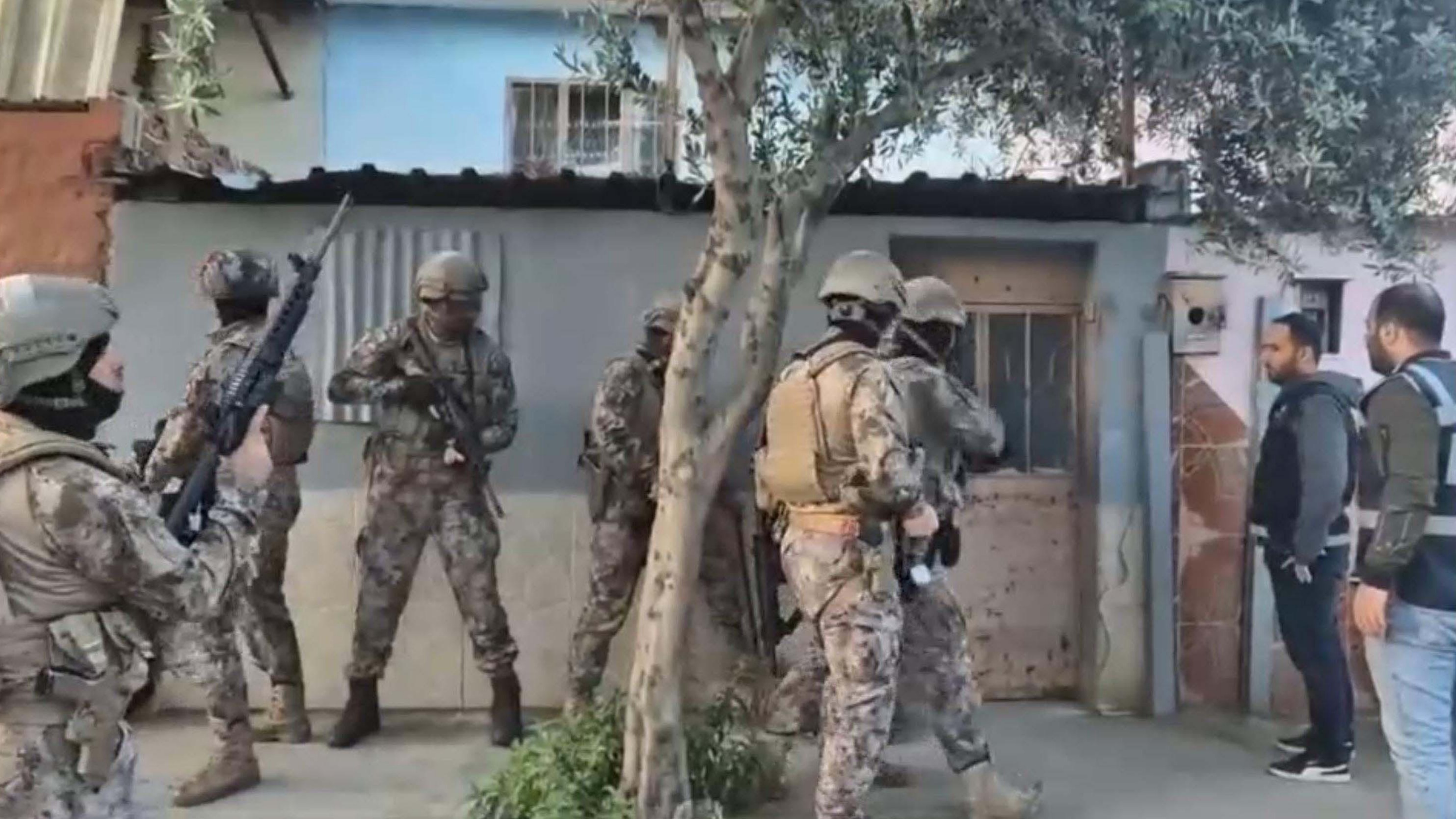 İzmir merkezli FETÖ operasyonu: 21 gözaltı