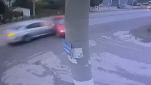 İzmir'de trafik kazası: 2 ölü 4 yaralı