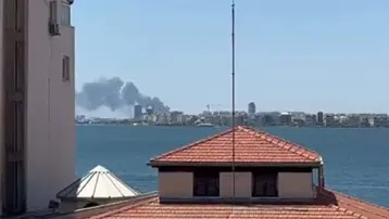 İzmir'de geri dönüşüm fabrikası yanıyor