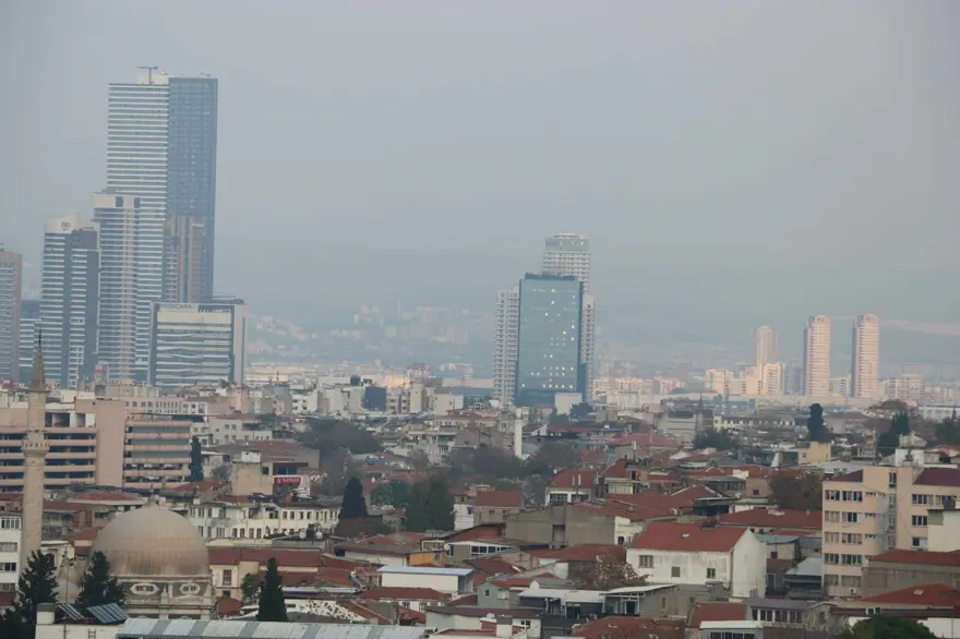 İzmir'de hava kirliliği alarmı: Sınırın 4 kat üzerinde çıktı İzmir'de hava kirliliği alarmı: Sınırın 4 kat üzerinde çıktı