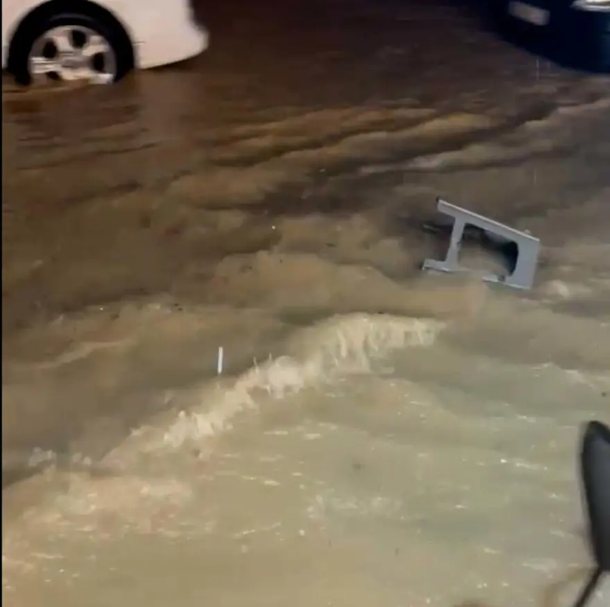 İzmir ve Muğla'yı sağanak vurdu! İzmir Körfezi'nde denizin rengi değişti 4