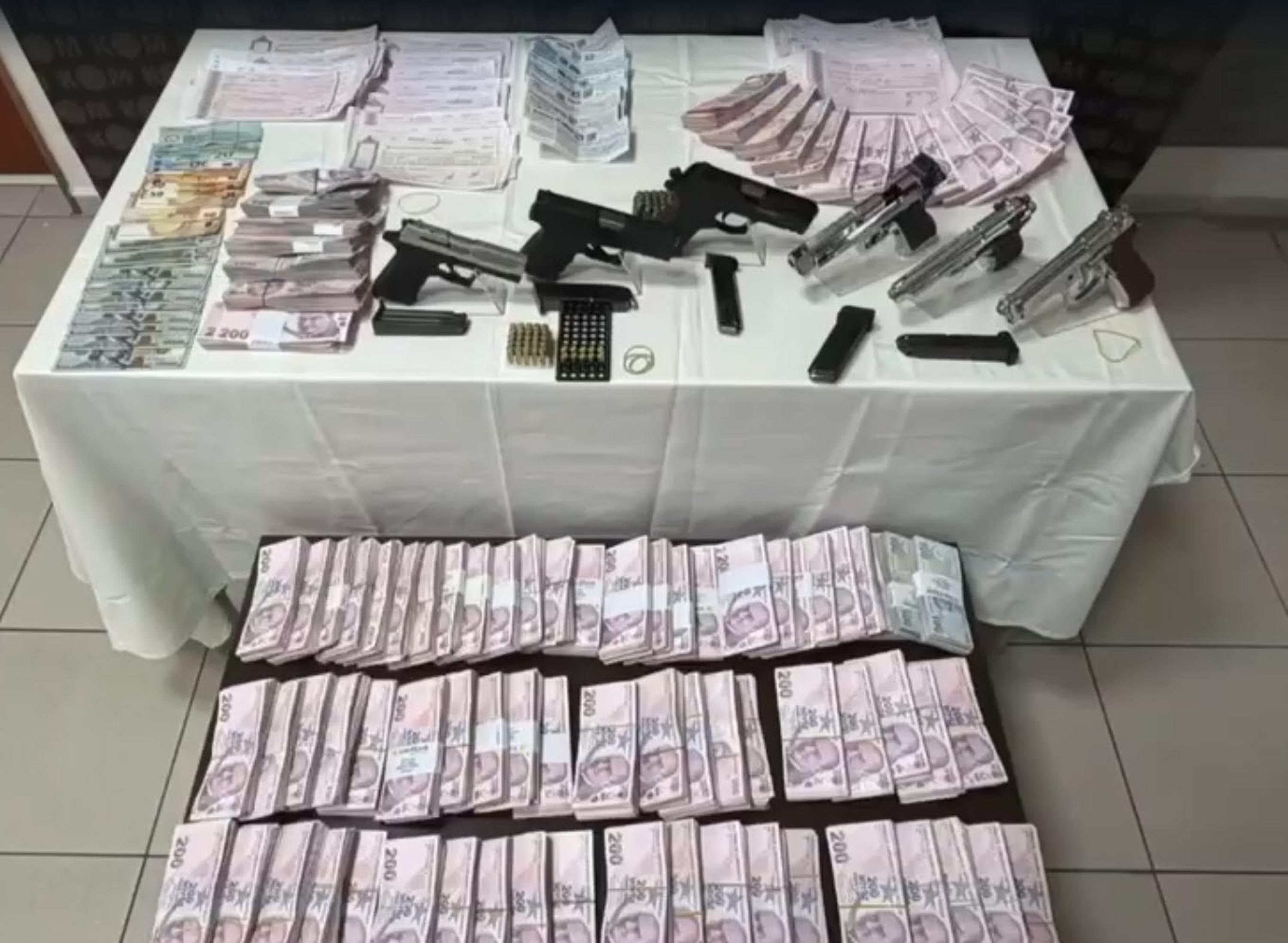 İzmir'de galericilik adı altında tefecilik yapmışlar. Çok sayıda mağdur var