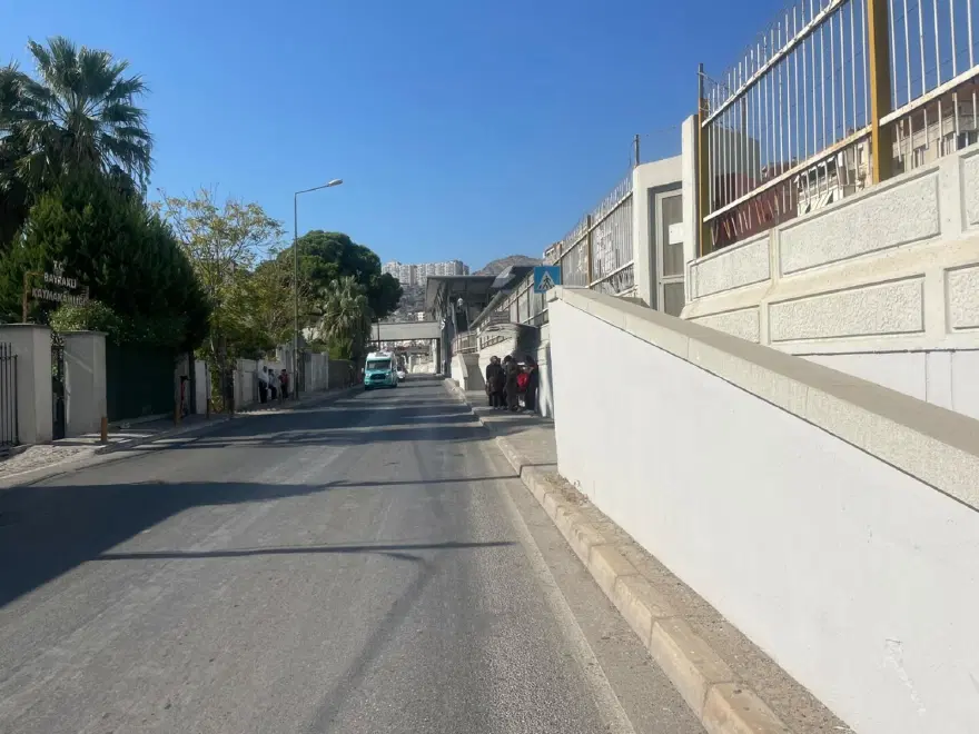 "YOL DAR, KALDIRIM DAHA DAR" 2 "YOL DAR, KALDIRIM DAHA DAR" 2